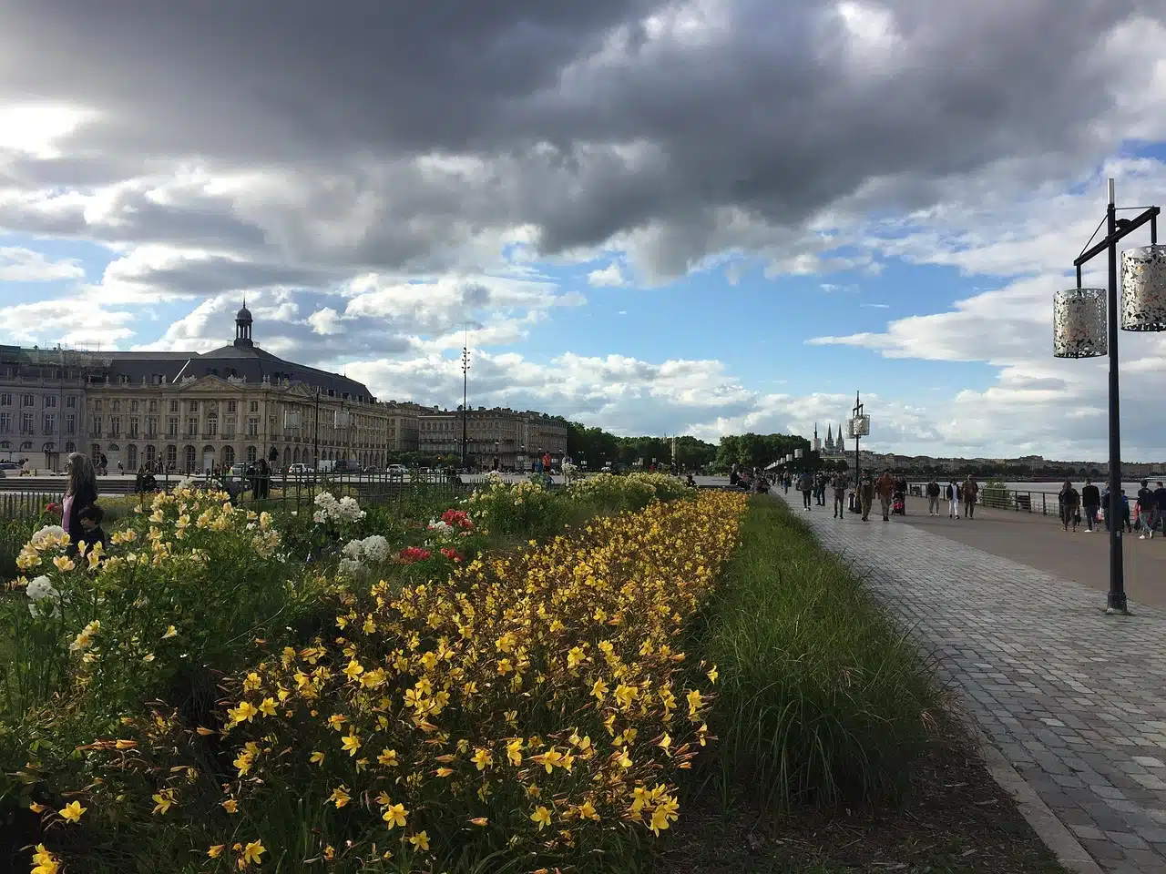 Santé à Bordeaux : CHU, professionnels de santé et innovations — le guide complet 2025